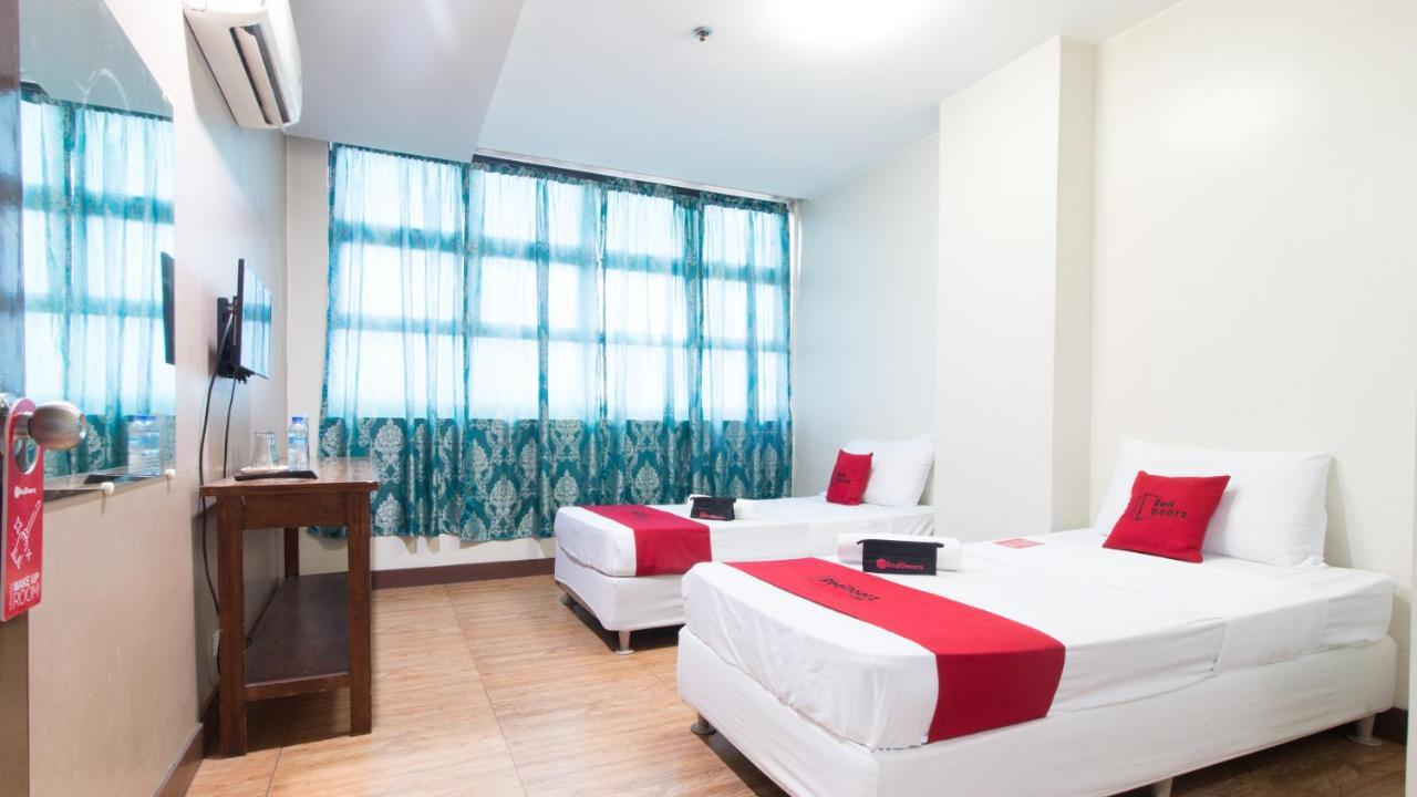 Отель Reddoorz @ San Jose Tagbak Jaro Iloilo Экстерьер фото