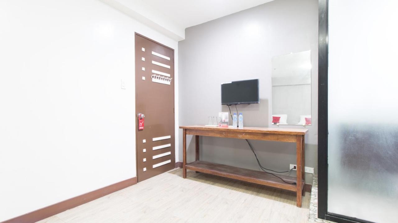 Отель Reddoorz @ San Jose Tagbak Jaro Iloilo Экстерьер фото