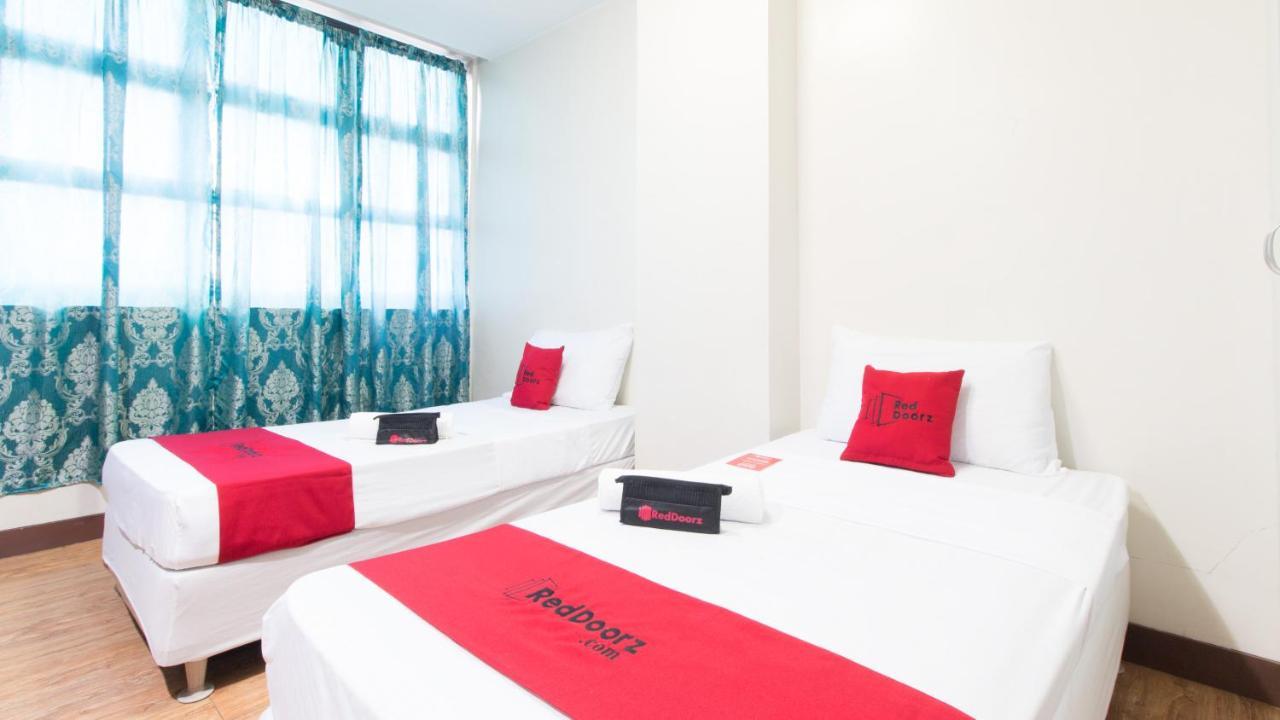 Отель Reddoorz @ San Jose Tagbak Jaro Iloilo Экстерьер фото