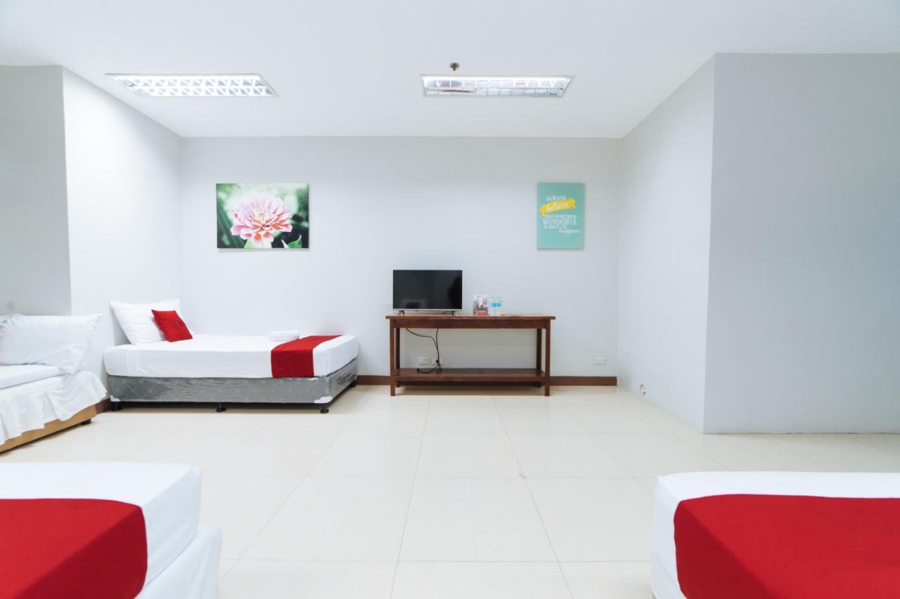 Отель Reddoorz @ San Jose Tagbak Jaro Iloilo Экстерьер фото